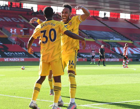 英超-阿森纳2-0战胜南安普顿排第9 奥巴梅扬造红牌 英超-阿森纳2-0战胜南安普顿排第9 奥巴梅扬造红牌