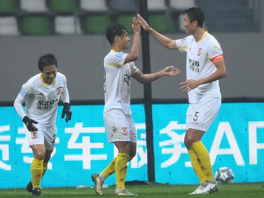 足协杯-长春亚泰4-0大胜上海上港 麦麦提艾力轰世界波 足协杯-长春亚泰4-0大胜上海上港 麦麦提艾力轰世界波